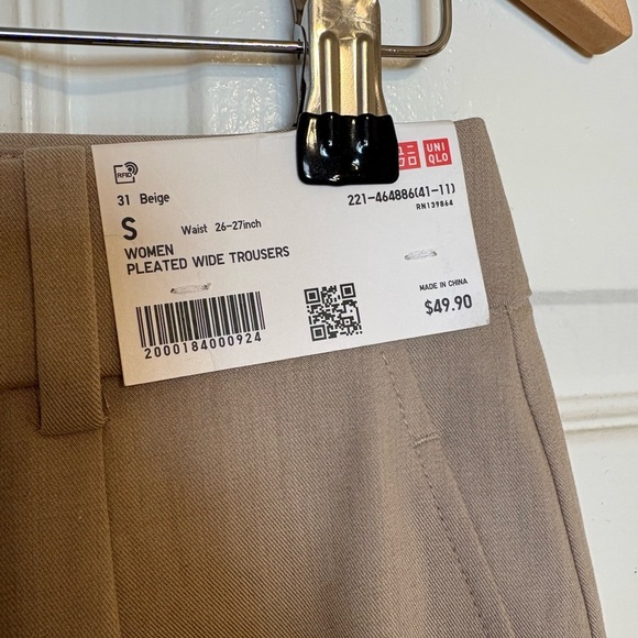 NWT UNIQLO Pleated Wide Leg Trousers Pants Beige 31” Small waist 26/27 - Picture 3 of 4